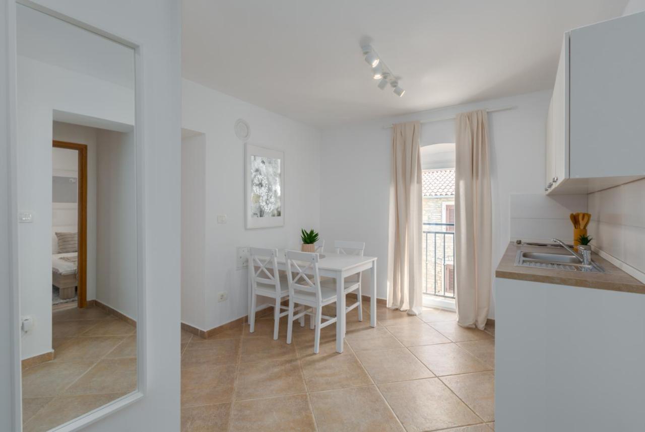 Apartments Agata Novigrad  ภายนอก รูปภาพ